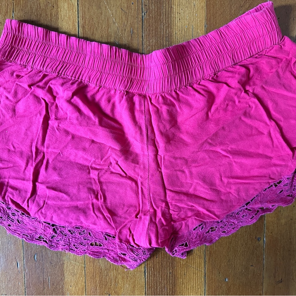 Women's rayon magenta Shorts